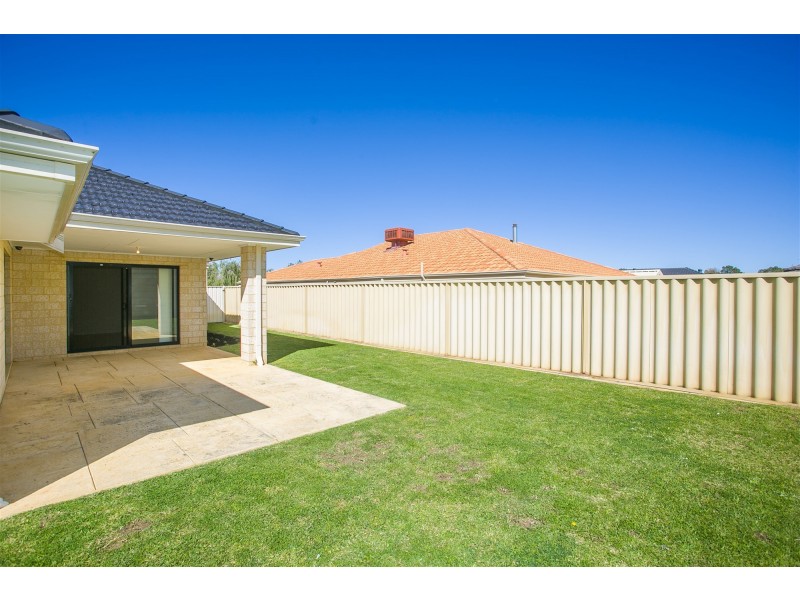 4 PAISLEY LINK, Butler WA 6036