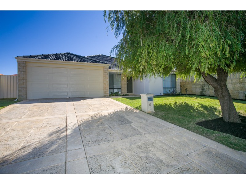 4 PAISLEY LINK, Butler WA 6036