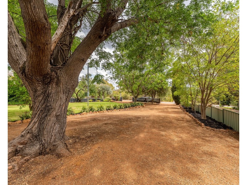 27 Alpine Road, Kalamunda WA 6076