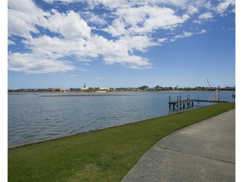 9/8 Creery Street, Dudley Park WA 6210