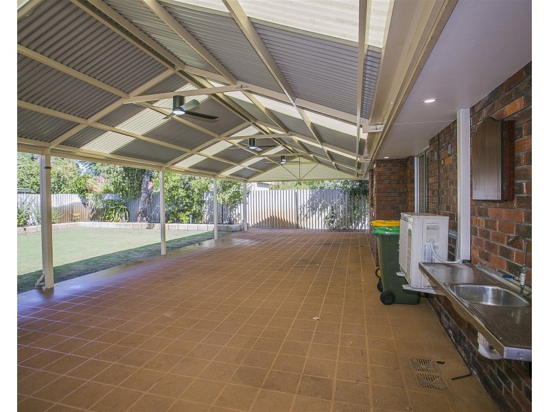 31 Chedworth Way, Eden Hill WA 6054