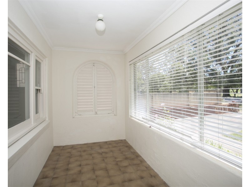 18  Gallop Road, Dalkeith WA 6009