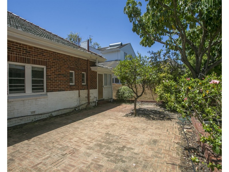 18  Gallop Road, Dalkeith WA 6009