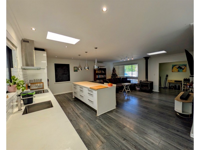 26 Hunter Drive, Lesmurdie WA 6076