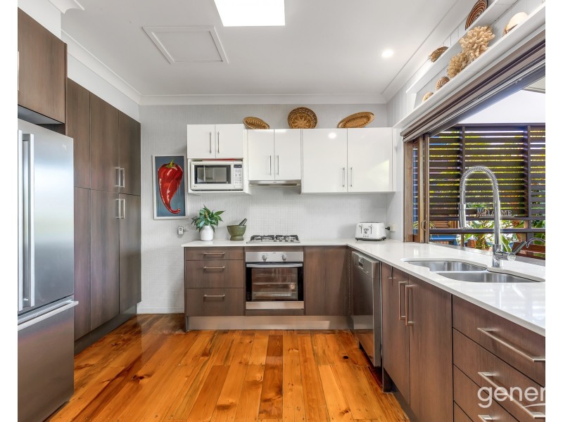 98 Oquinn Street, Nudgee Beach QLD 4014