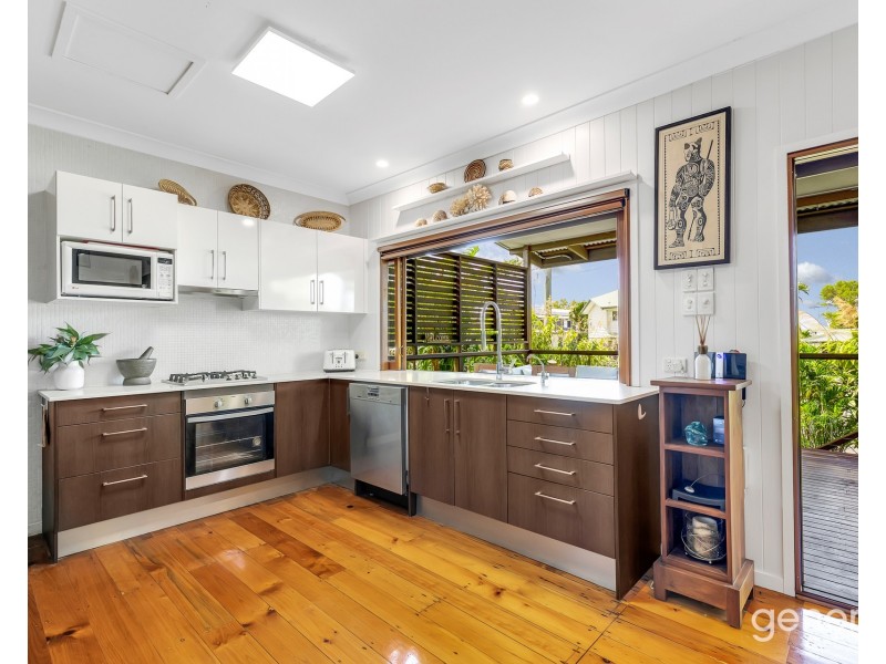 98 Oquinn Street, Nudgee Beach QLD 4014