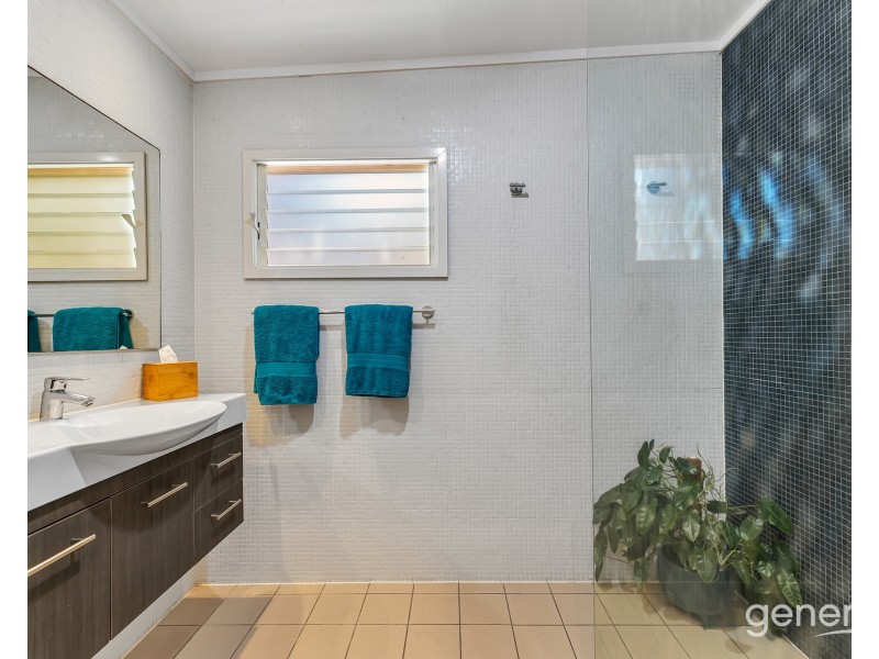 98 Oquinn Street, Nudgee Beach QLD 4014