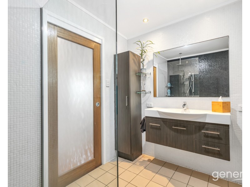 98 Oquinn Street, Nudgee Beach QLD 4014