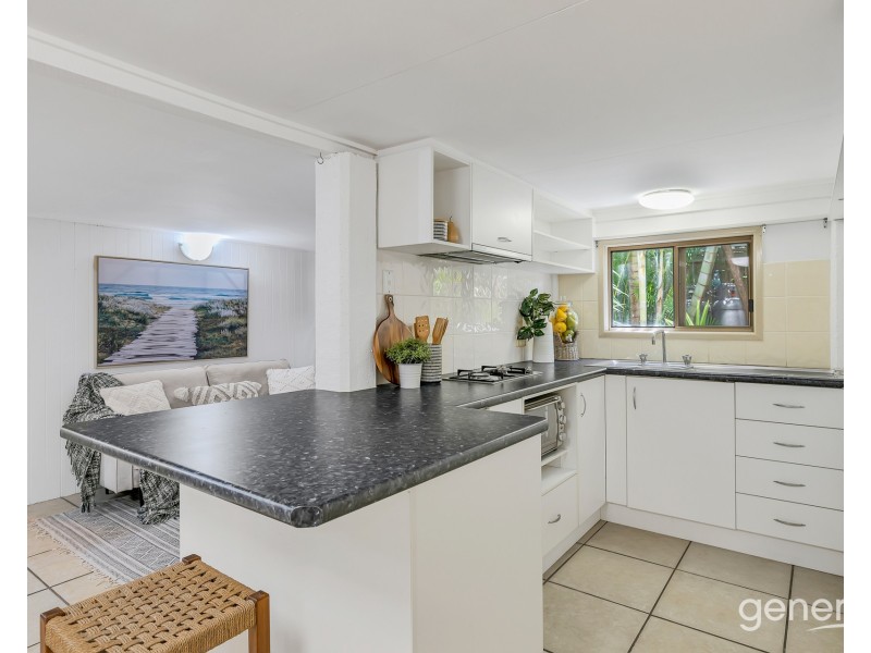 98 Oquinn Street, Nudgee Beach QLD 4014