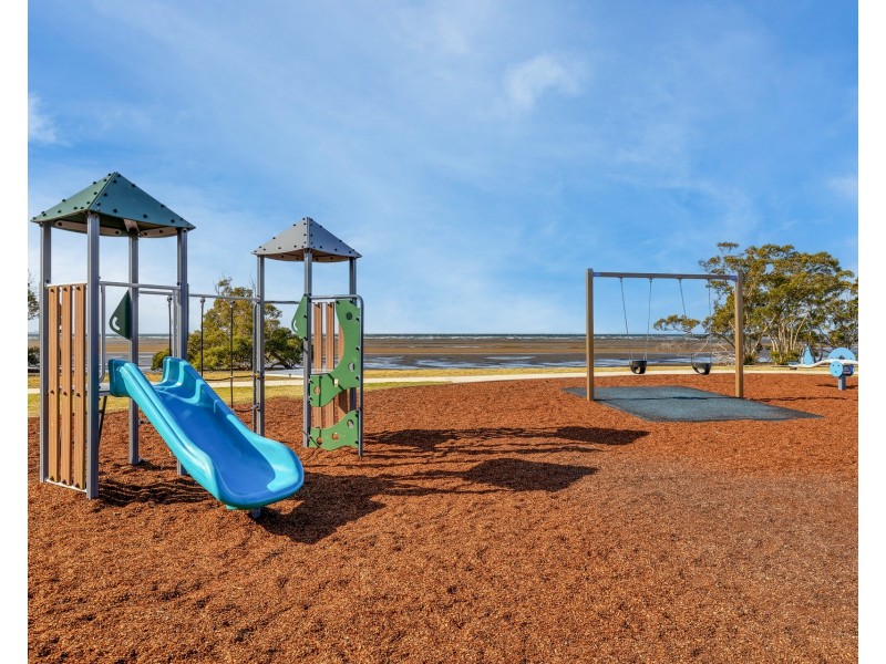 98 Oquinn Street, Nudgee Beach QLD 4014