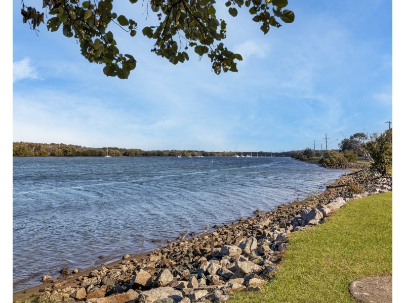 98 Oquinn Street, Nudgee Beach QLD 4014