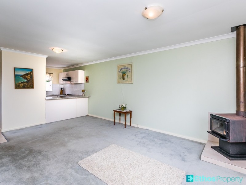 18 Sutherland Cl N, Guildford WA 6055