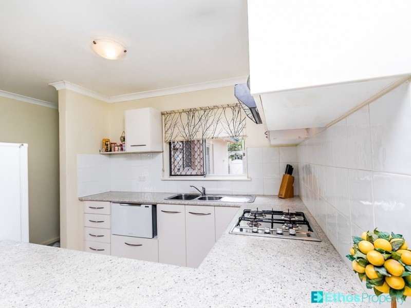 18 Sutherland Cl N, Guildford WA 6055