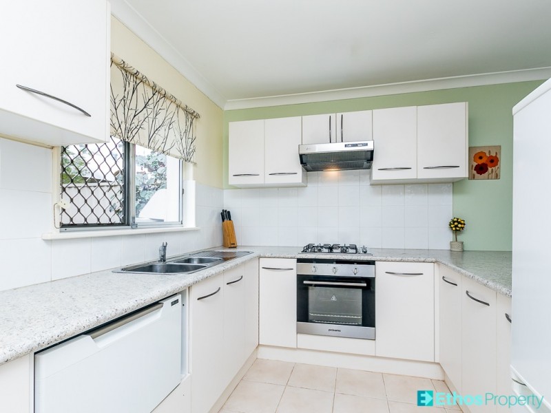 18 Sutherland Cl N, Guildford WA 6055