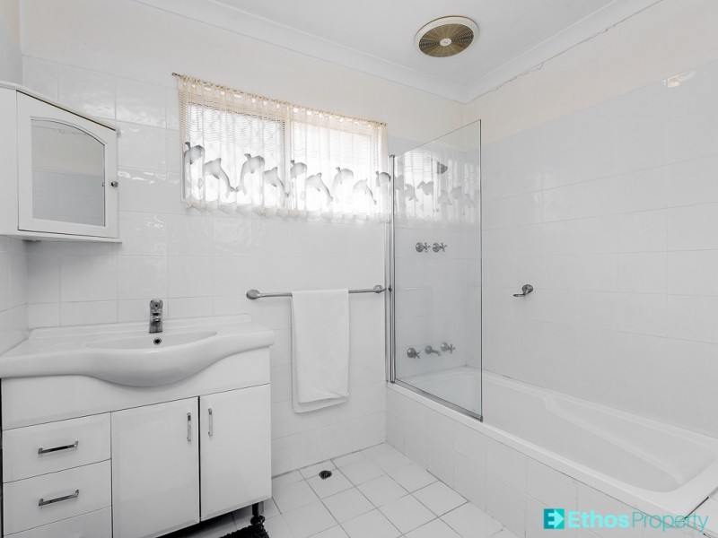 18 Sutherland Cl N, Guildford WA 6055