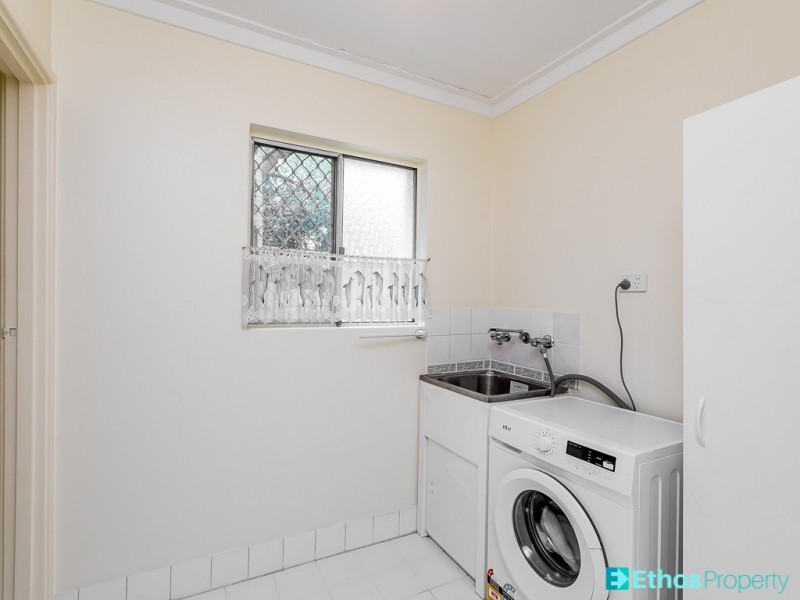 18 Sutherland Cl N, Guildford WA 6055