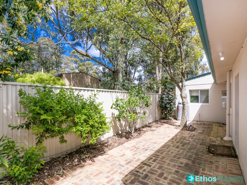 18 Sutherland Cl N, Guildford WA 6055