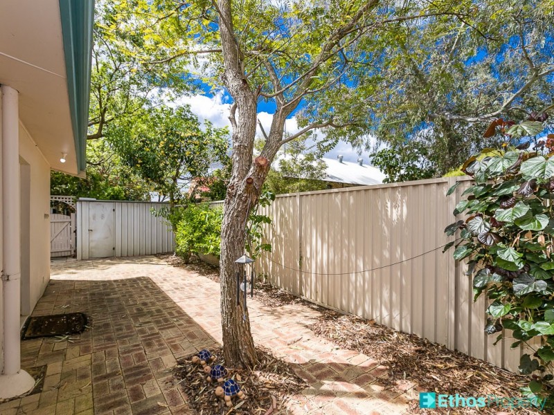 18 Sutherland Cl N, Guildford WA 6055