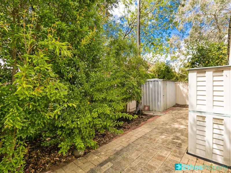 18 Sutherland Cl N, Guildford WA 6055