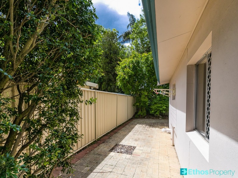 18 Sutherland Cl N, Guildford WA 6055
