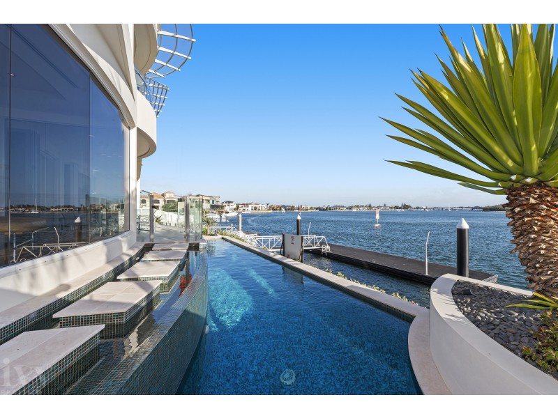 30 Hampton Court, Sovereign Islands QLD 4216