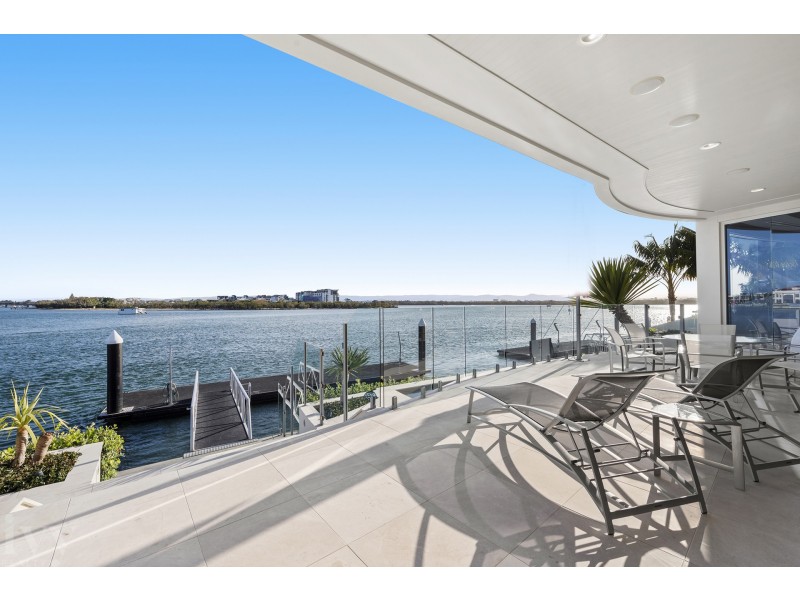 30 Hampton Court, Sovereign Islands QLD 4216