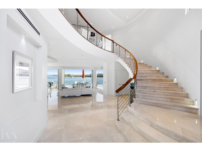 30 Hampton Court, Sovereign Islands QLD 4216