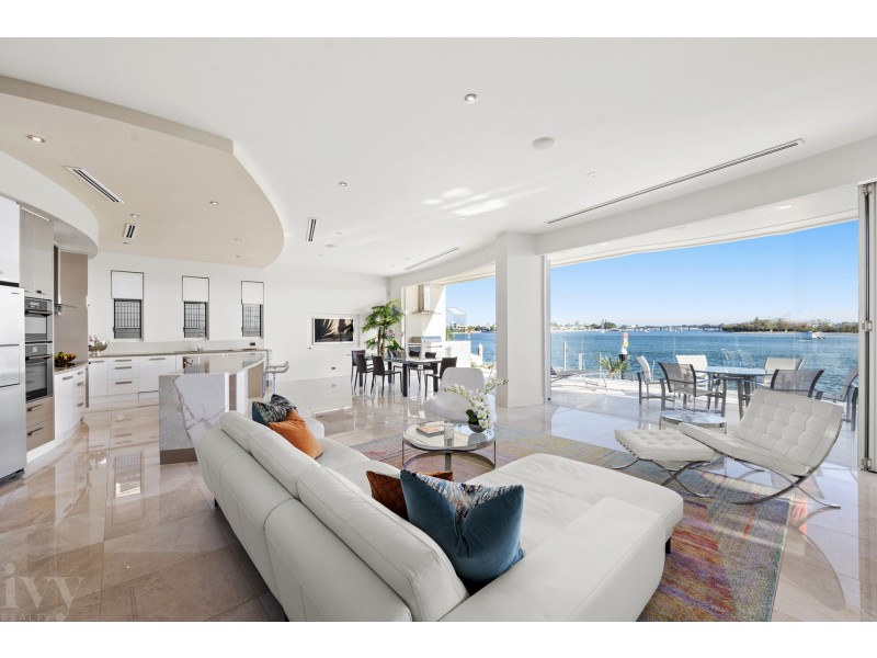 30 Hampton Court, Sovereign Islands QLD 4216