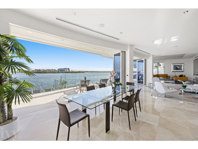 30 Hampton Court, Sovereign Islands QLD 4216