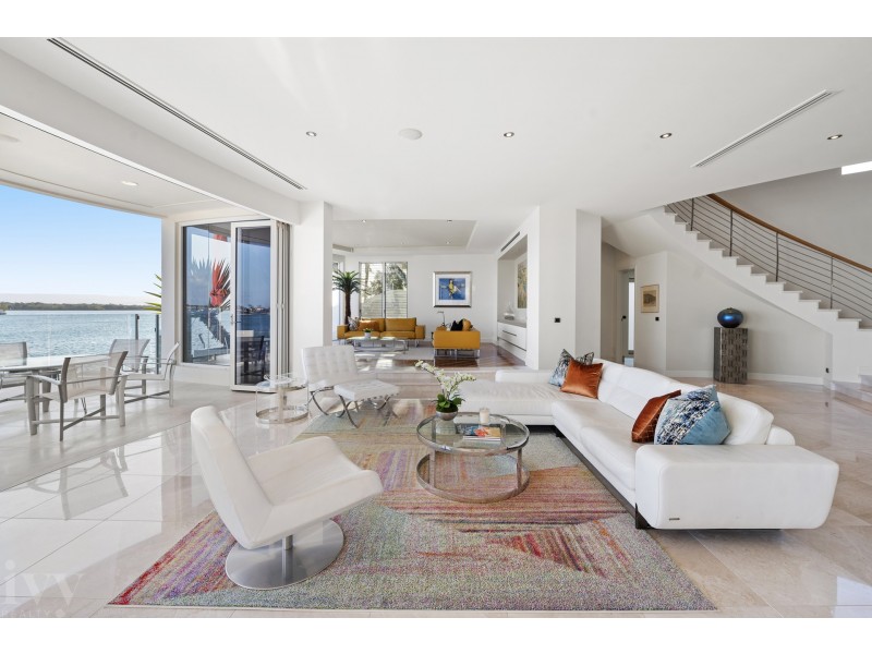 30 Hampton Court, Sovereign Islands QLD 4216