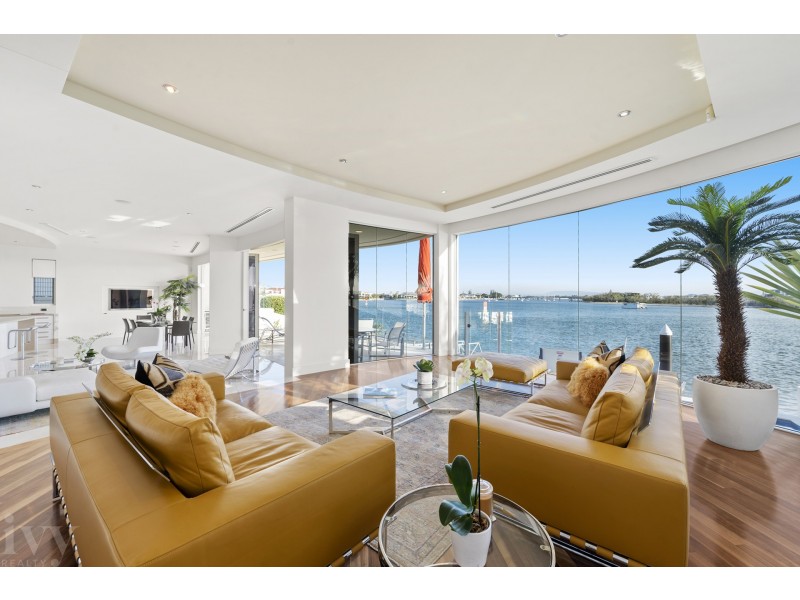 30 Hampton Court, Sovereign Islands QLD 4216