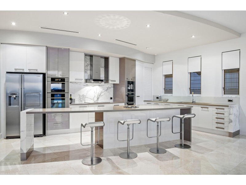 30 Hampton Court, Sovereign Islands QLD 4216