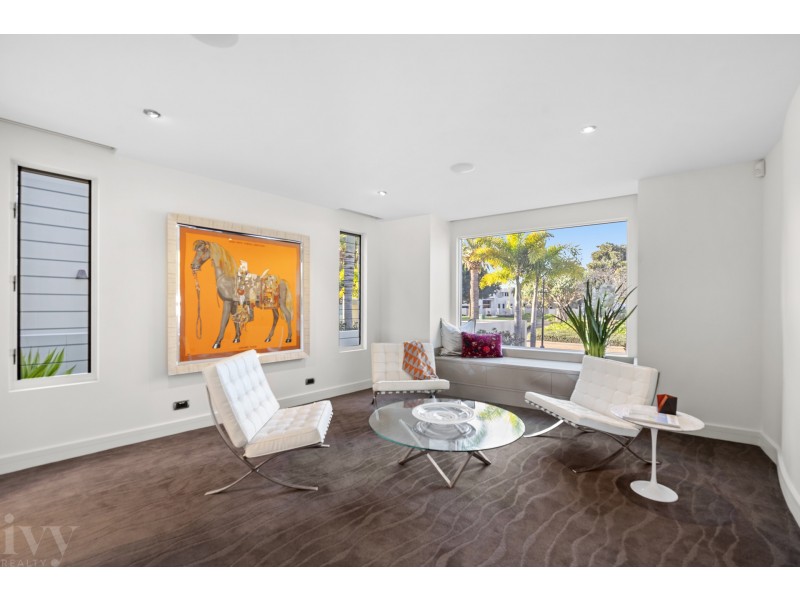 30 Hampton Court, Sovereign Islands QLD 4216