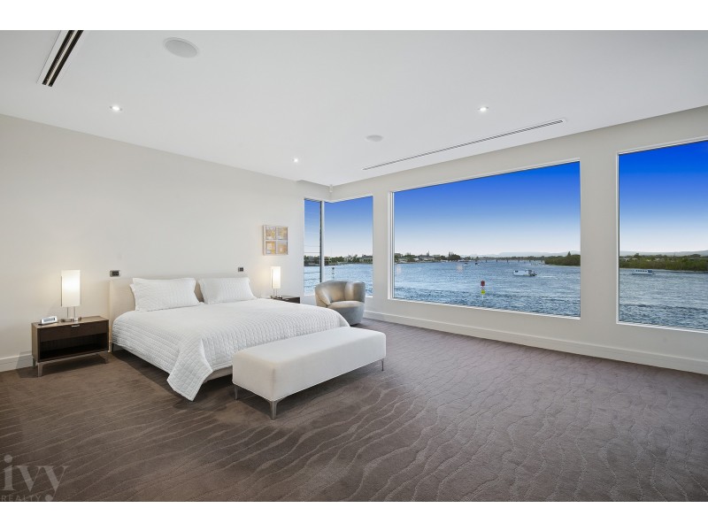 30 Hampton Court, Sovereign Islands QLD 4216