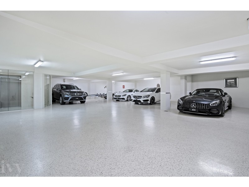 30 Hampton Court, Sovereign Islands QLD 4216