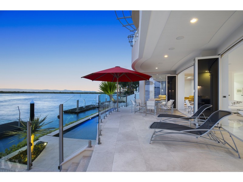 30 Hampton Court, Sovereign Islands QLD 4216