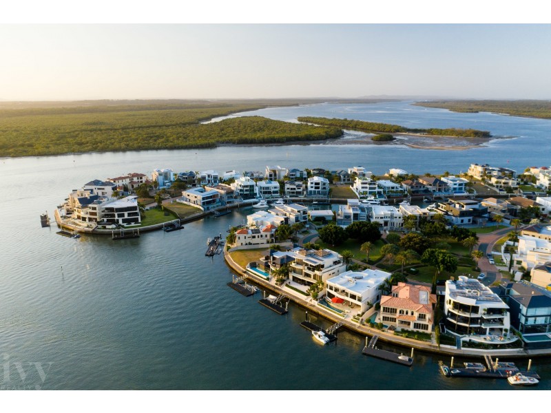 30 Hampton Court, Sovereign Islands QLD 4216