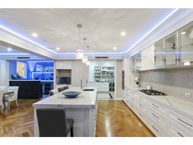 22 Excalibur Court, Sovereign Islands QLD 4216