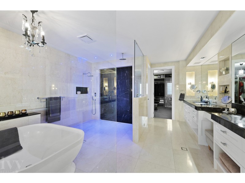 22 Excalibur Court, Sovereign Islands QLD 4216