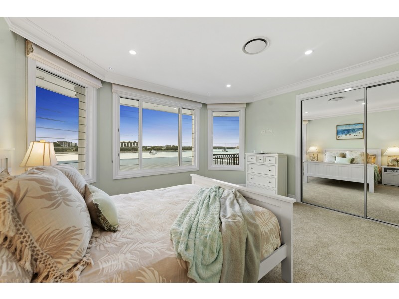 22 Excalibur Court, Sovereign Islands QLD 4216