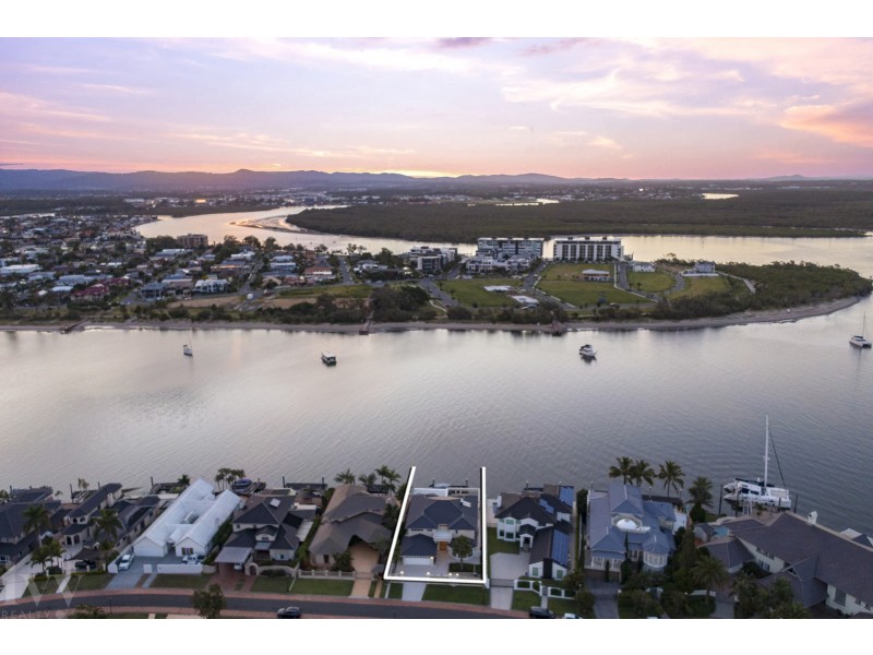 22 Excalibur Court, Sovereign Islands QLD 4216