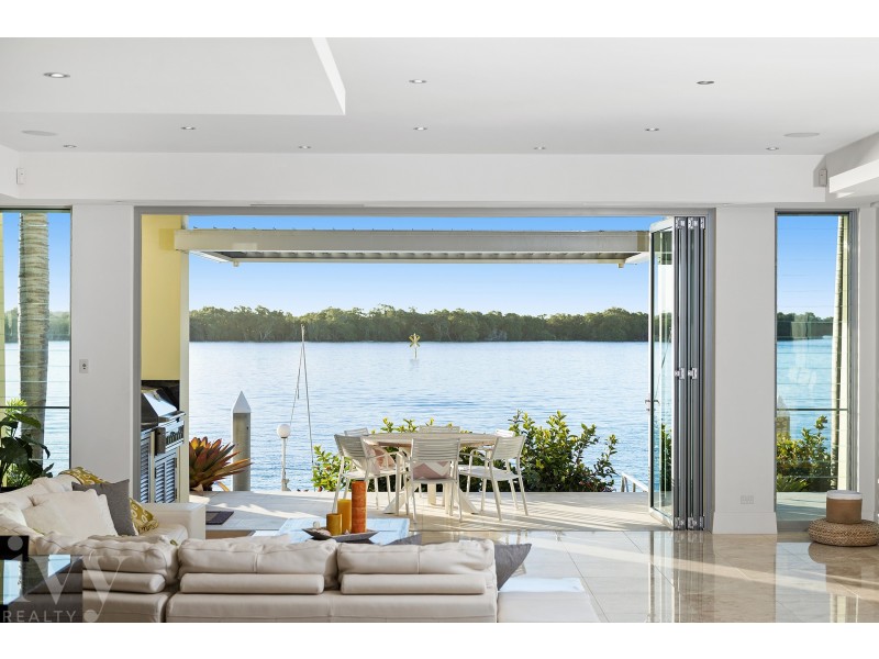 31 Knightsbridge Parade West, Sovereign Islands QLD 4216