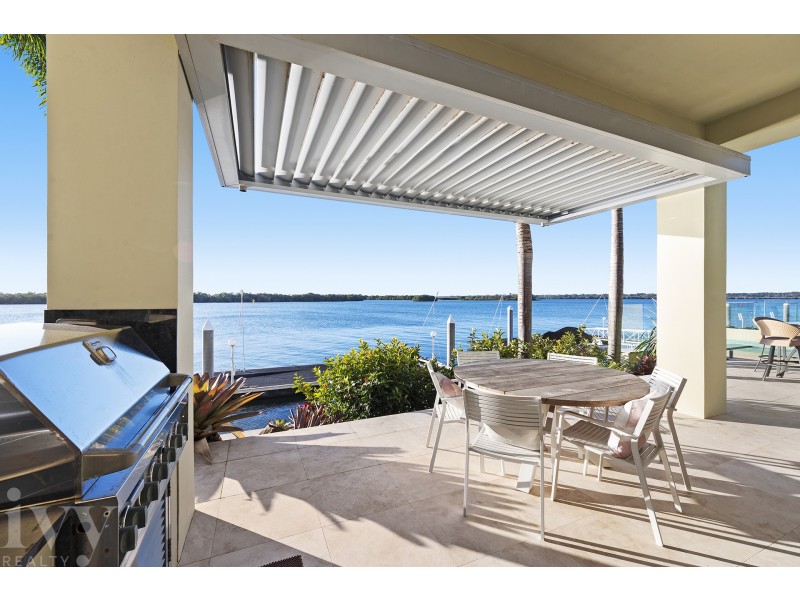 31 Knightsbridge Parade West, Sovereign Islands QLD 4216