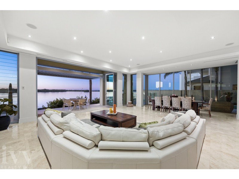 31 Knightsbridge Parade West, Sovereign Islands QLD 4216