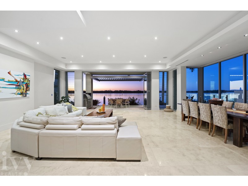 31 Knightsbridge Parade West, Sovereign Islands QLD 4216