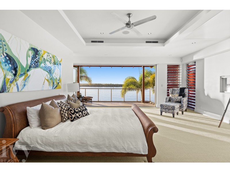 31 Knightsbridge Parade West, Sovereign Islands QLD 4216