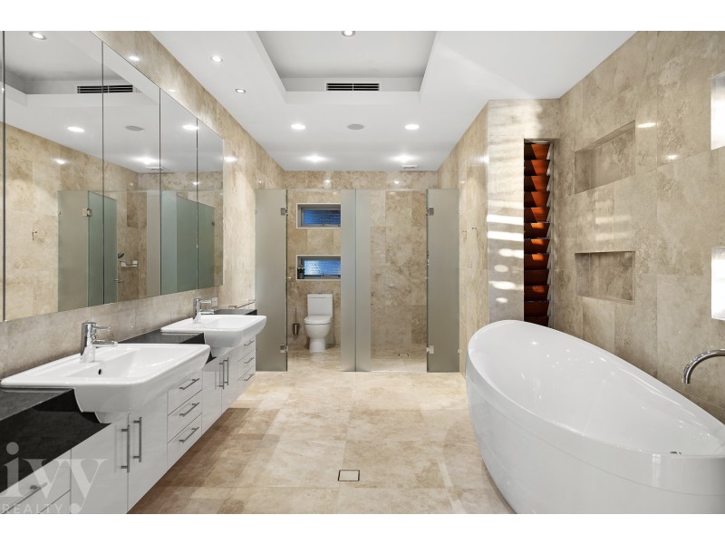 31 Knightsbridge Parade West, Sovereign Islands QLD 4216