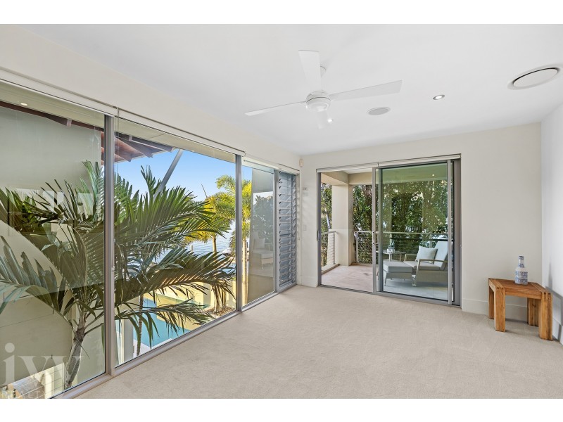 31 Knightsbridge Parade West, Sovereign Islands QLD 4216