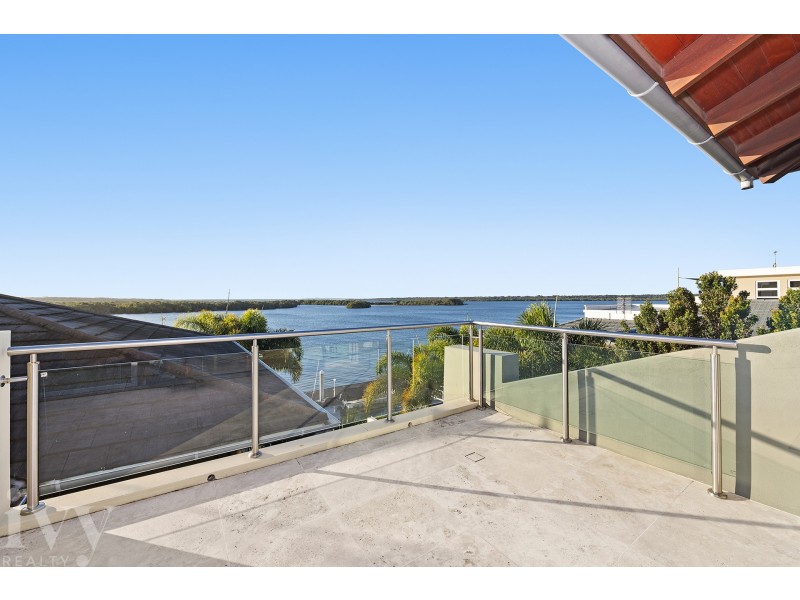 31 Knightsbridge Parade West, Sovereign Islands QLD 4216