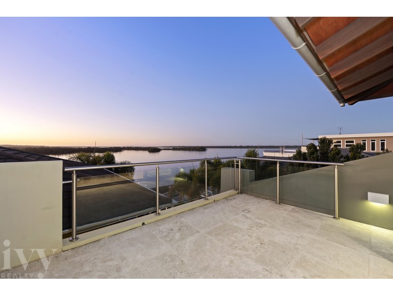 31 Knightsbridge Parade West, Sovereign Islands QLD 4216